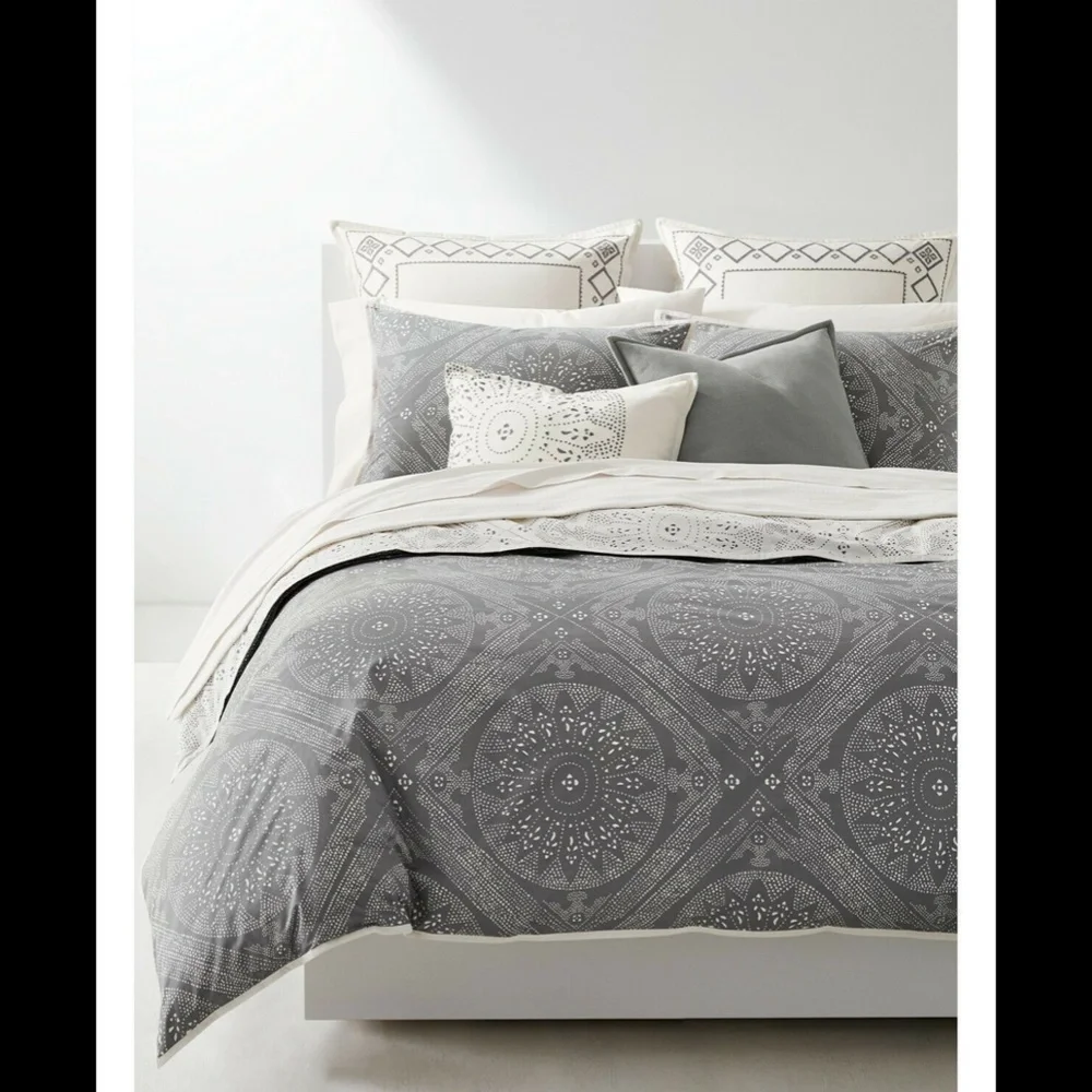 NIB Lauren Ralph Lauren Luke Medallion Queen set‎